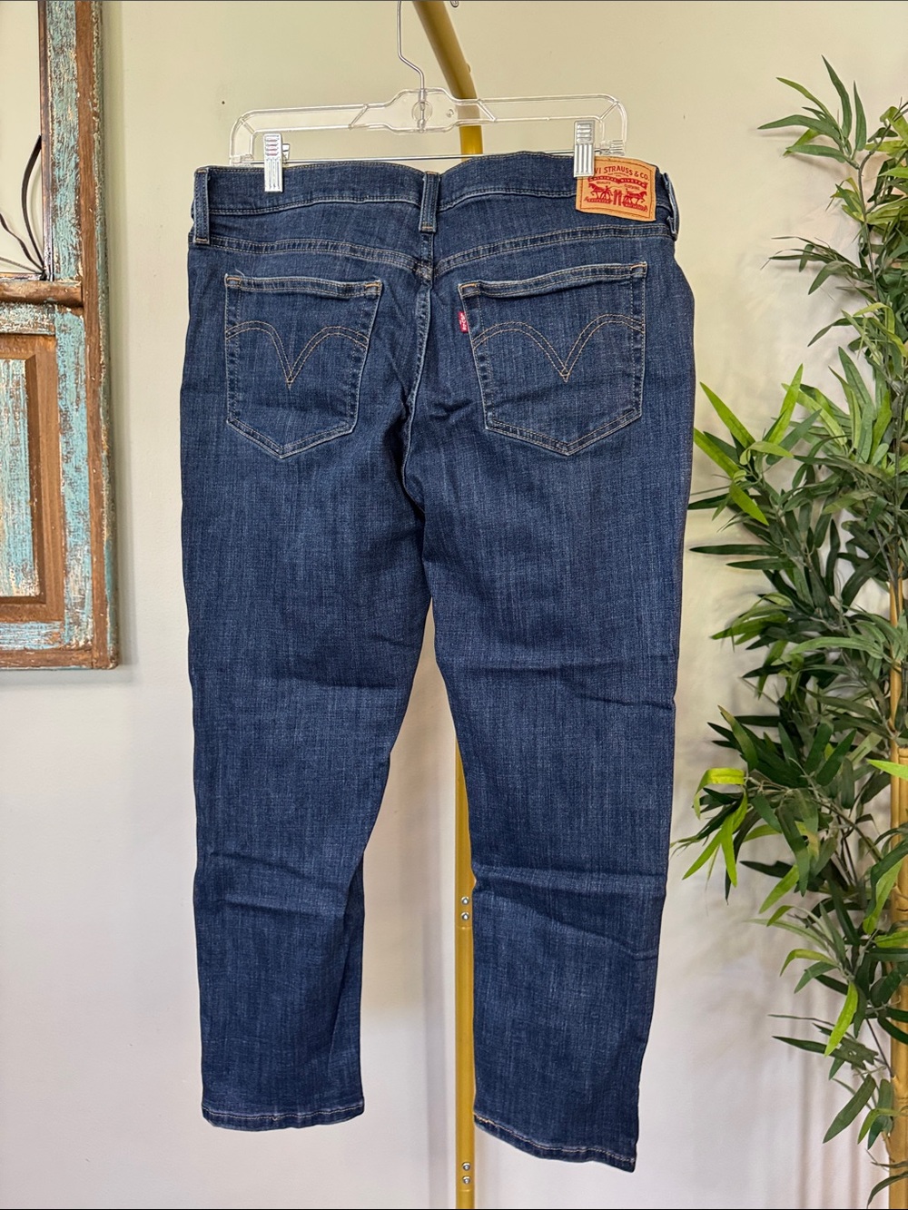 Levi's boyfriend distressed Indigo Straight Jeans EUC 31